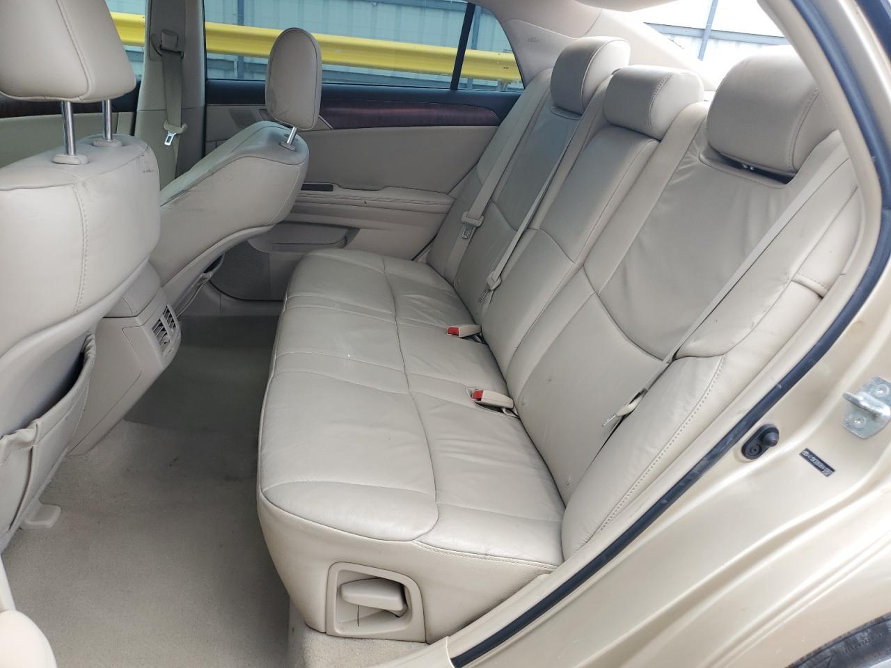 2011 TOYOTA AVALON
