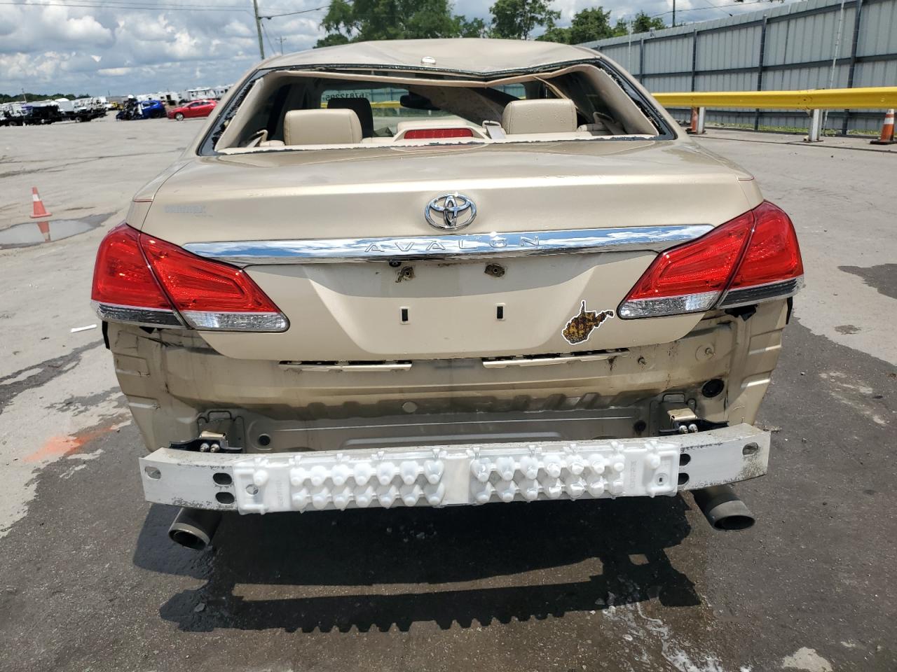 2011 TOYOTA AVALON