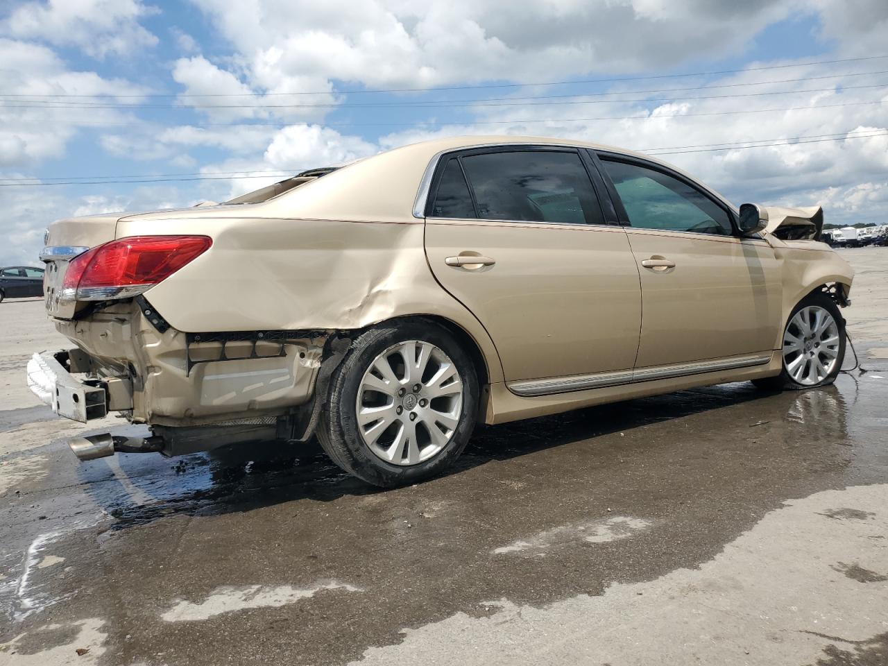 2011 TOYOTA AVALON