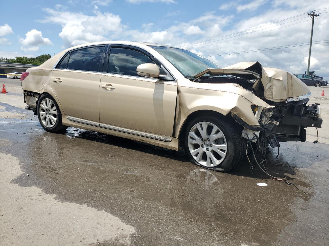 2011 TOYOTA AVALON