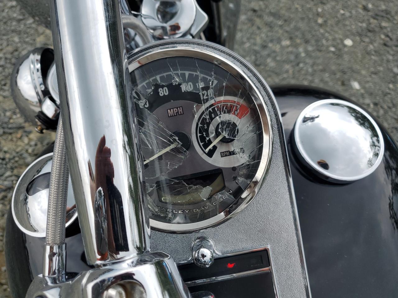 2010 HARLEY-DAVIDSON FL