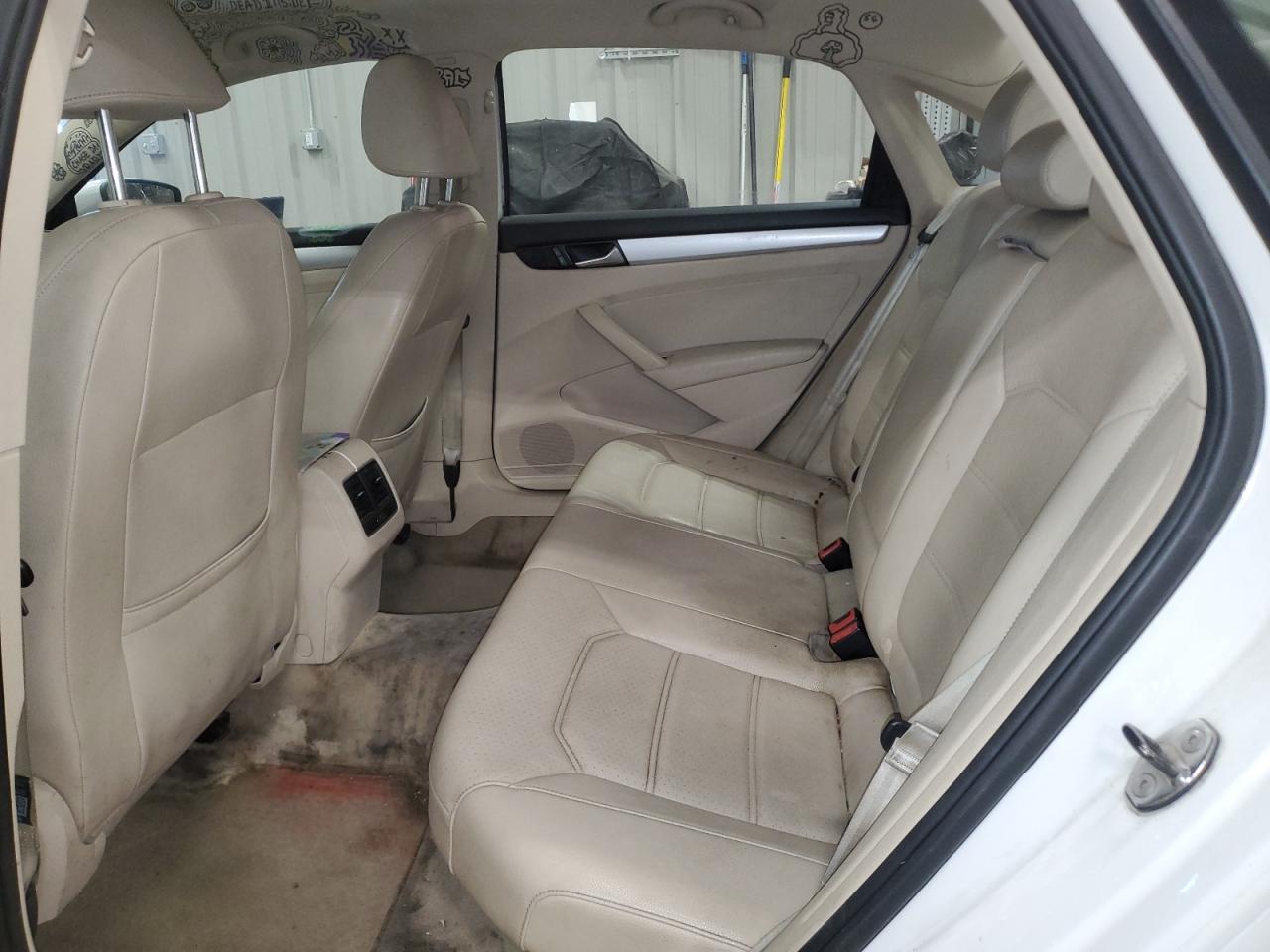 2013 VOLKSWAGEN PASSAT