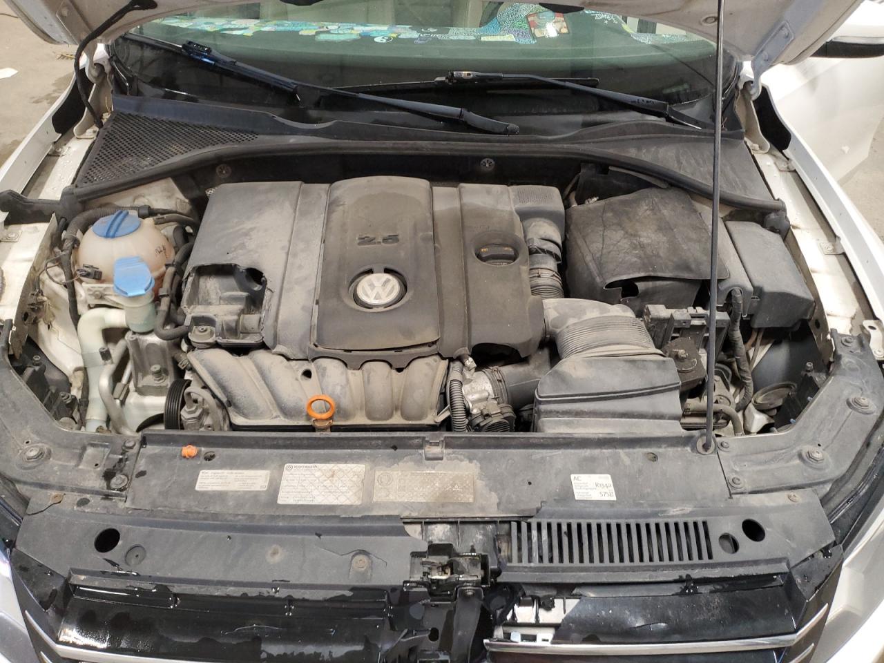 2013 VOLKSWAGEN PASSAT