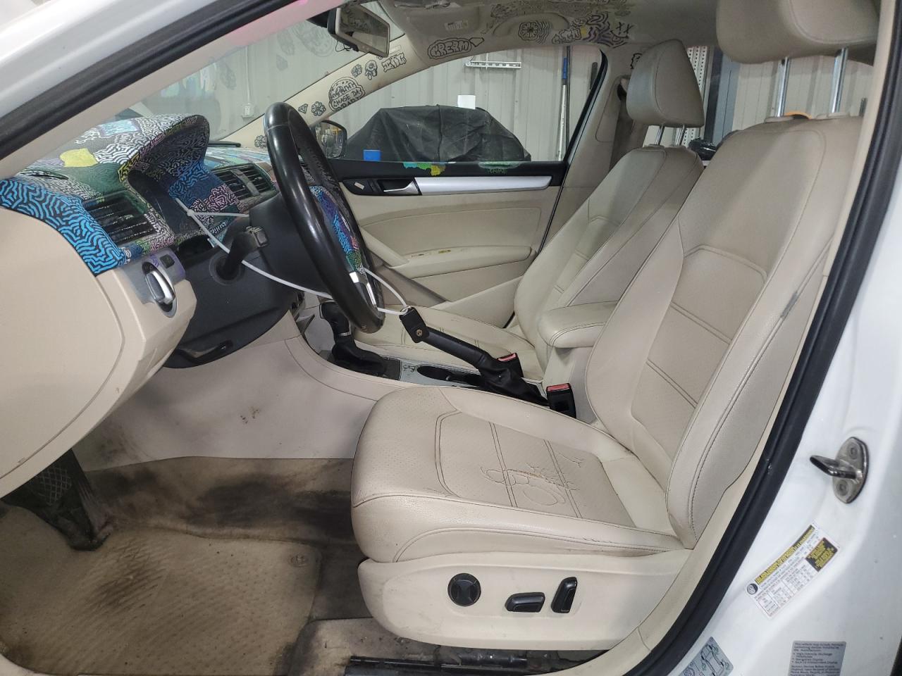 2013 VOLKSWAGEN PASSAT