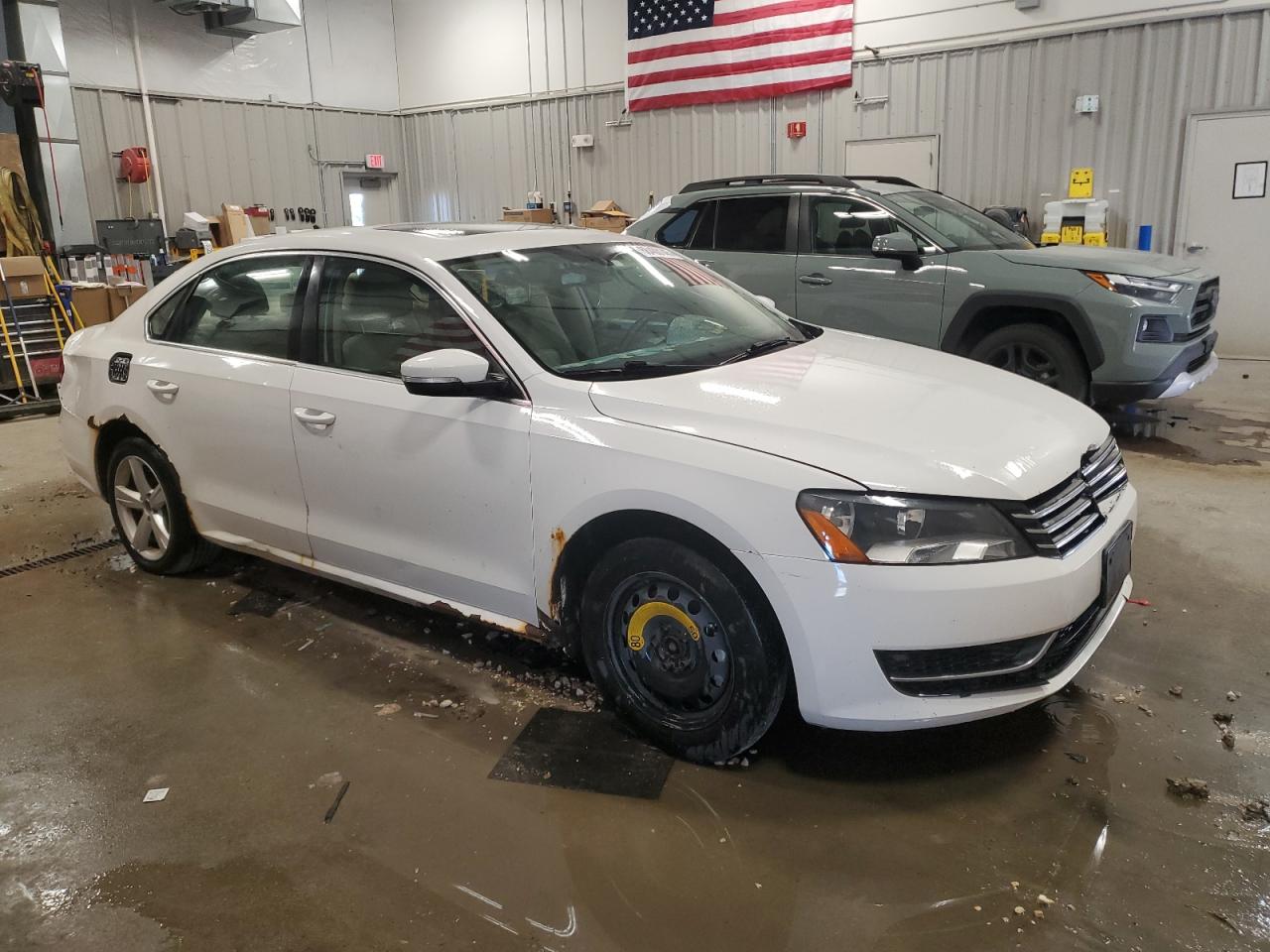 2013 VOLKSWAGEN PASSAT