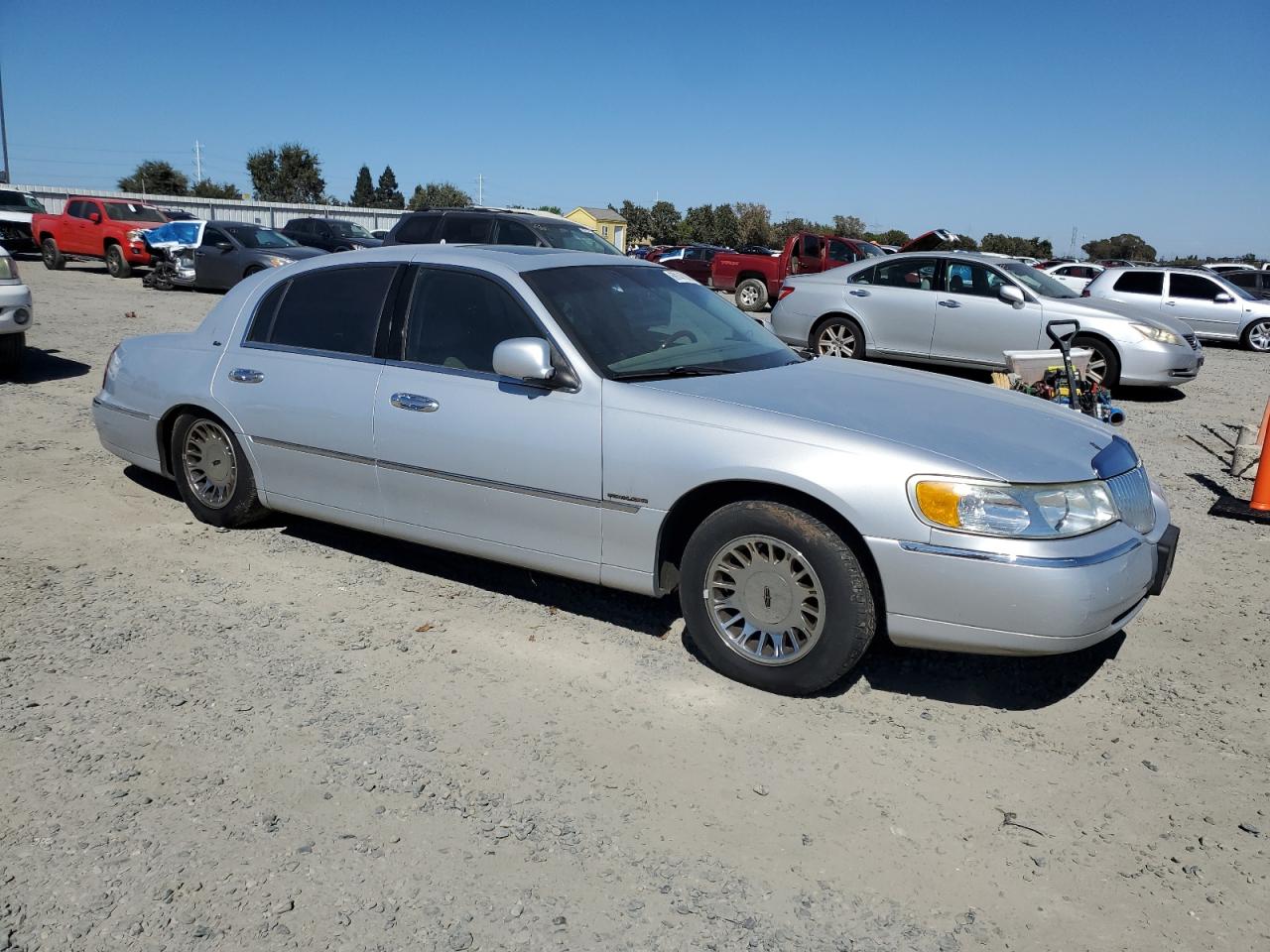 2002 LINCOLN TOWNCAR