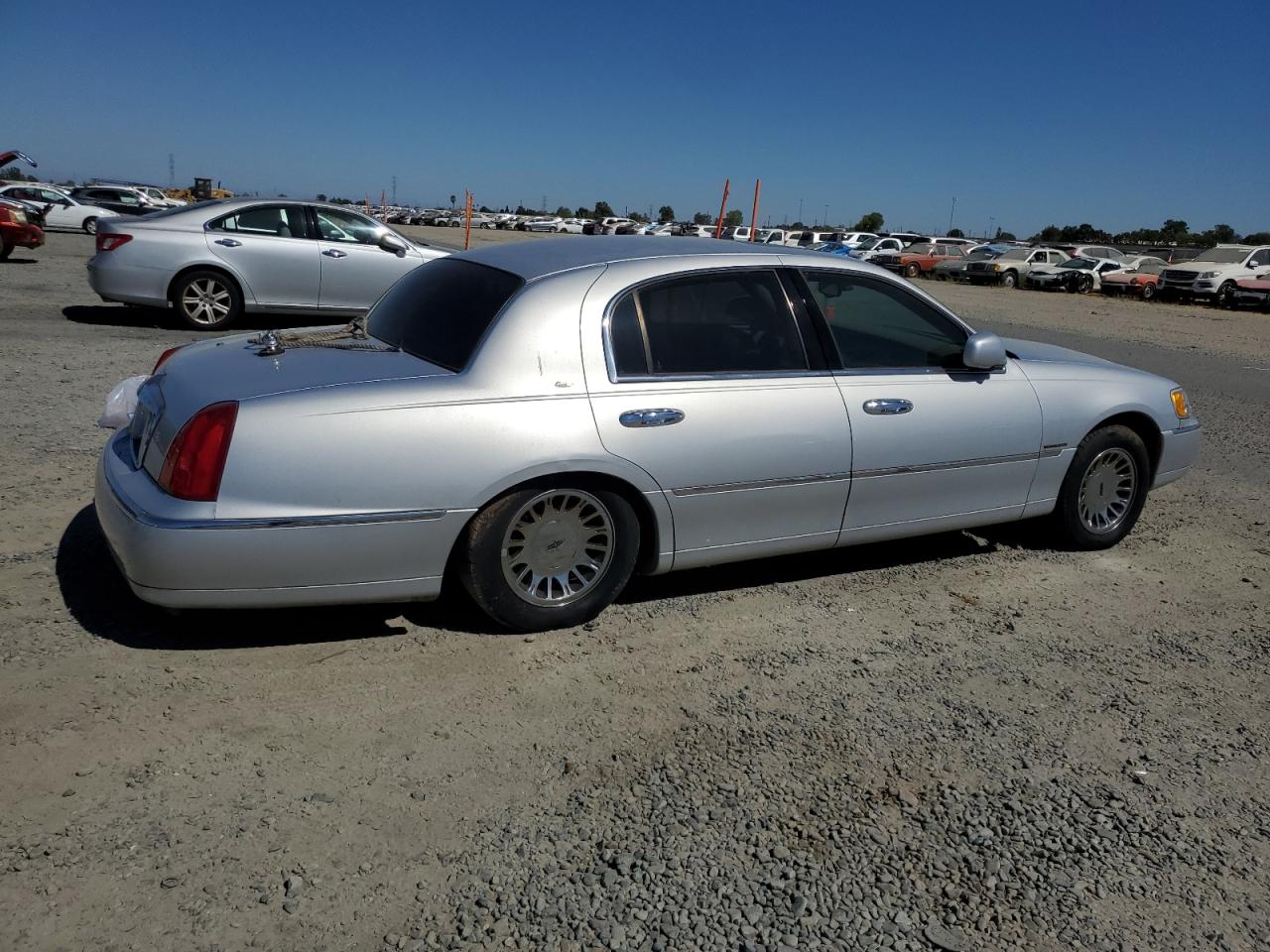 2002 LINCOLN TOWNCAR