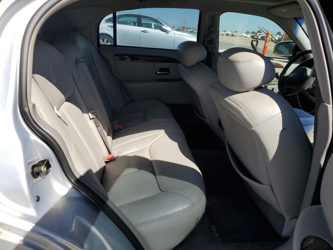 2002 LINCOLN TOWNCAR