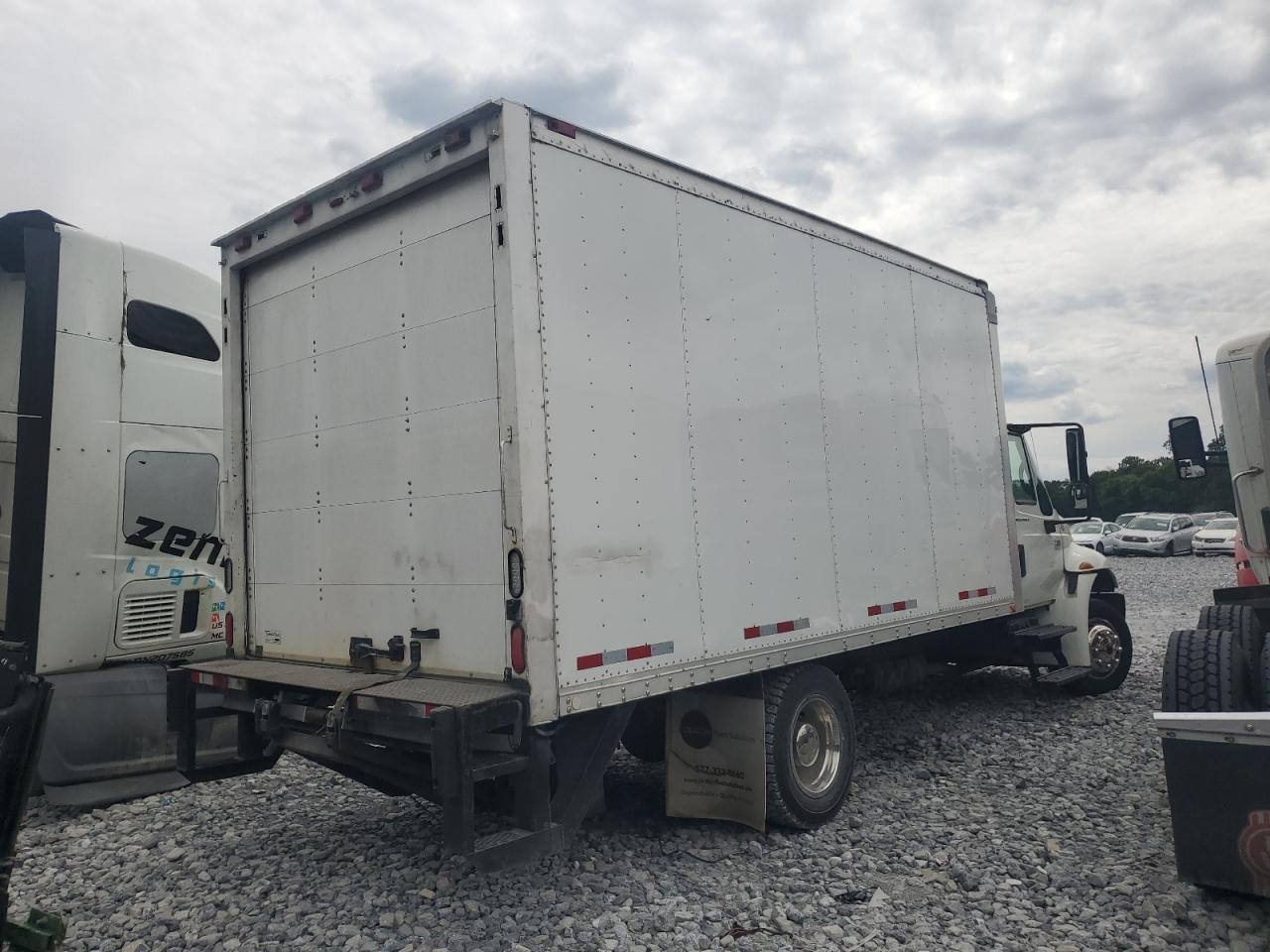 2005 INTERNATIONAL 4000 SERIE