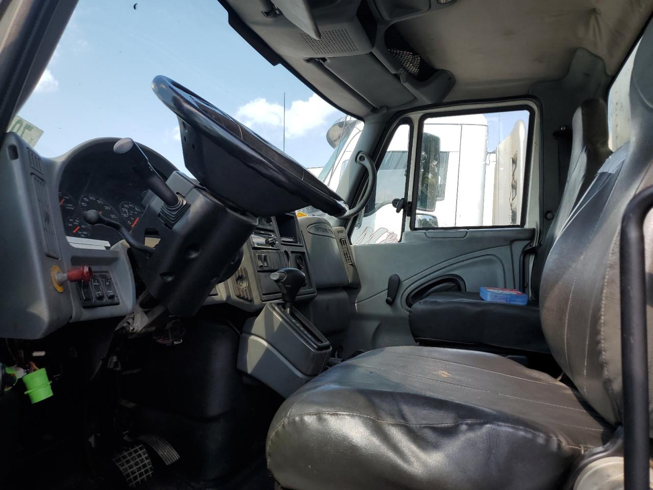 2005 INTERNATIONAL 4000 SERIE