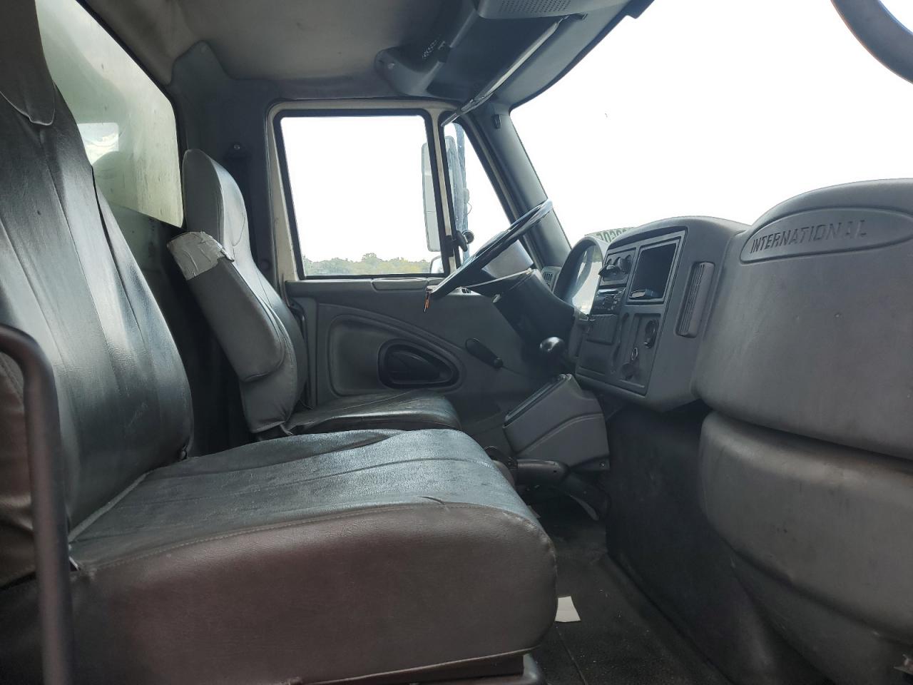 2005 INTERNATIONAL 4000 SERIE