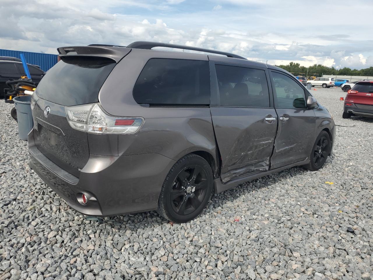 2013 TOYOTA SIENNA
