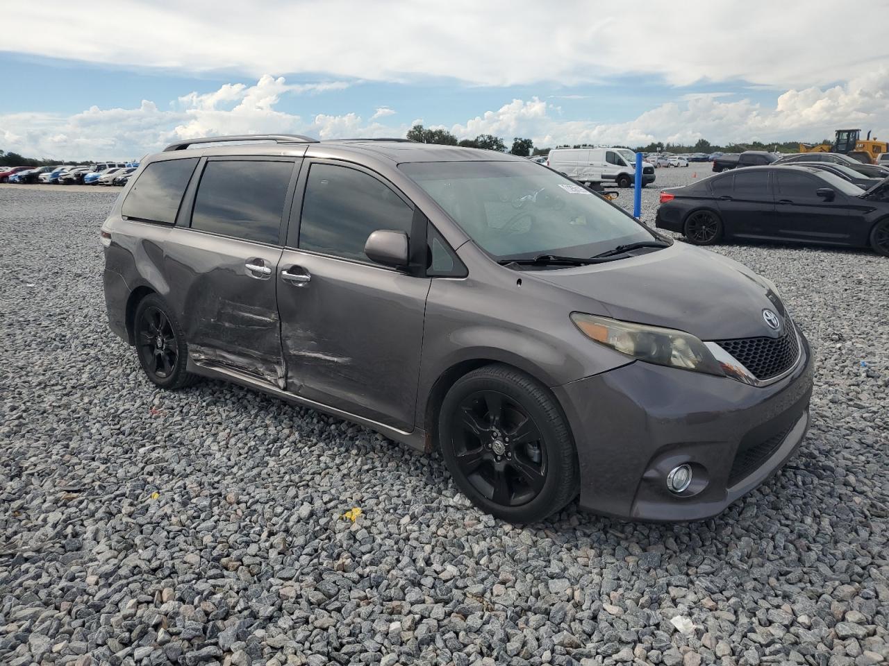 2013 TOYOTA SIENNA