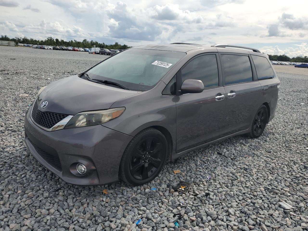 2013 TOYOTA SIENNA