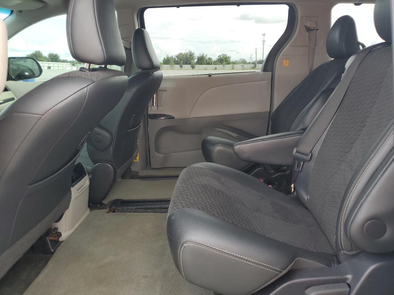2013 TOYOTA SIENNA
