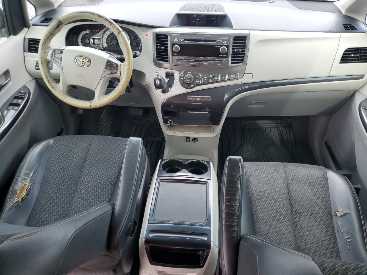2013 TOYOTA SIENNA