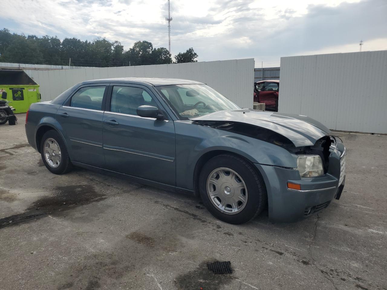 2005 CHRYSLER 300