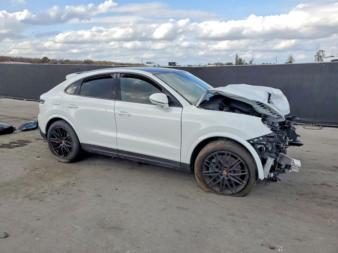 2025 PORSCHE CAYENNE