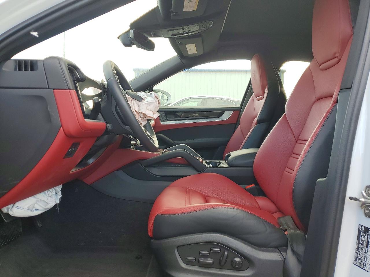 2025 PORSCHE CAYENNE