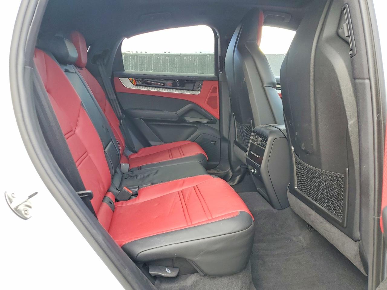 2025 PORSCHE CAYENNE