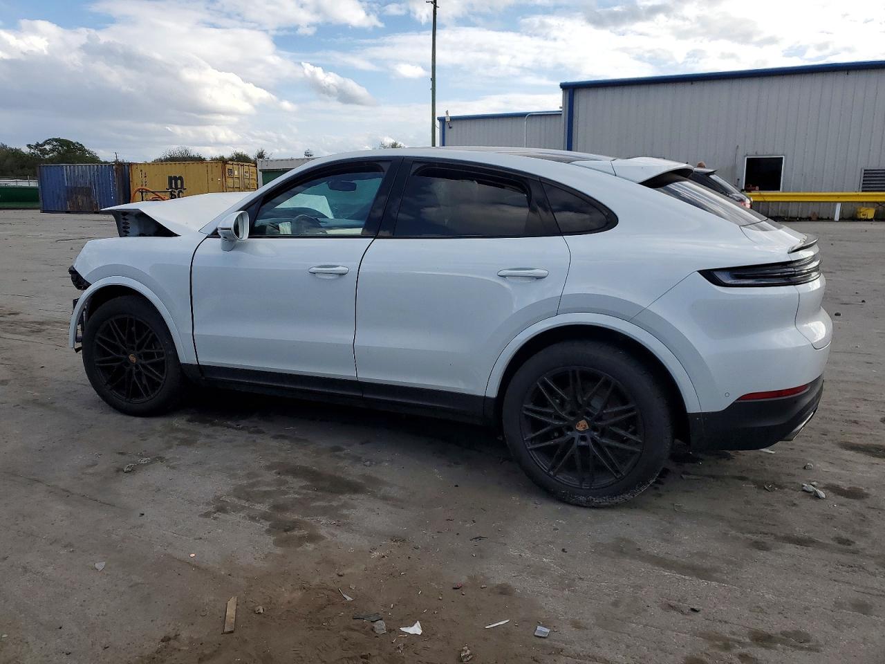 2025 PORSCHE CAYENNE