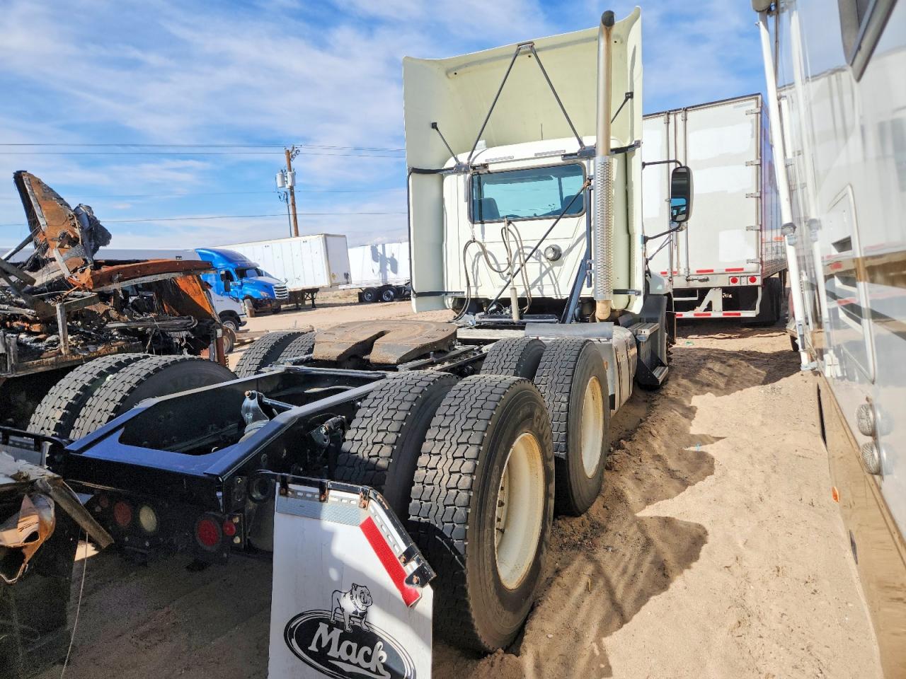 2014 MACK CXU613