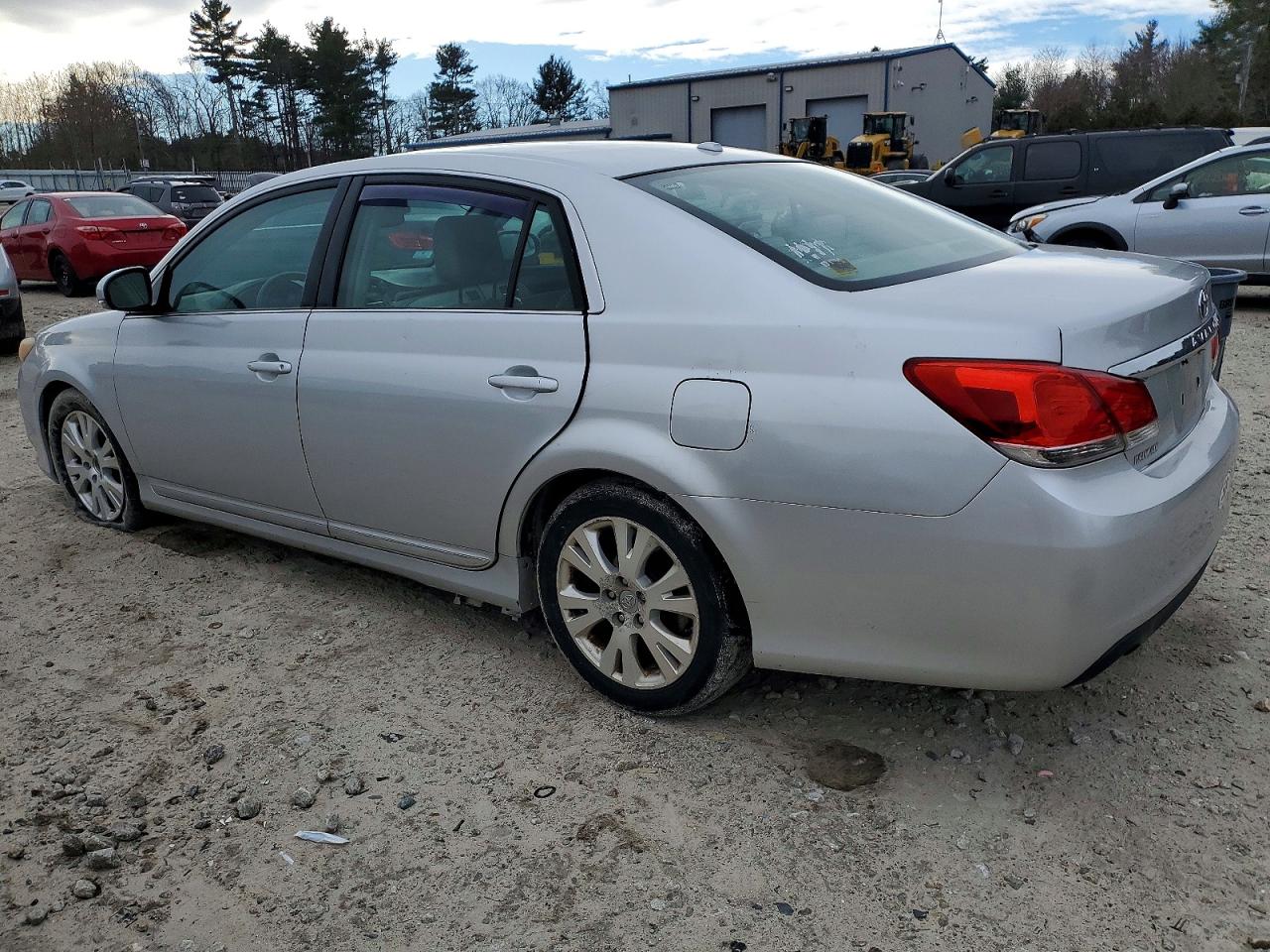 2011 TOYOTA AVALON