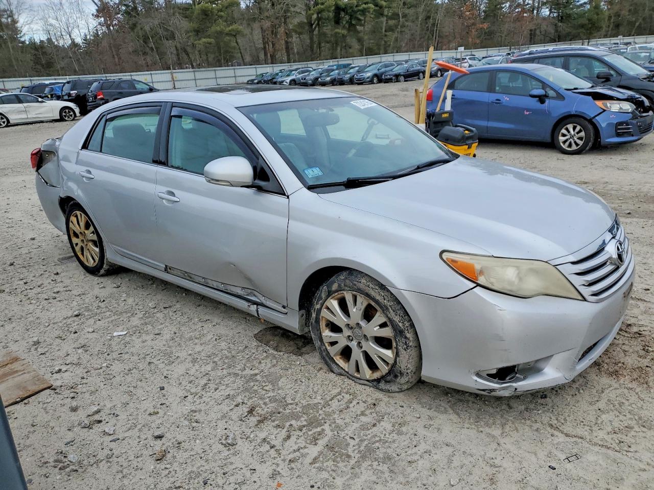 2011 TOYOTA AVALON