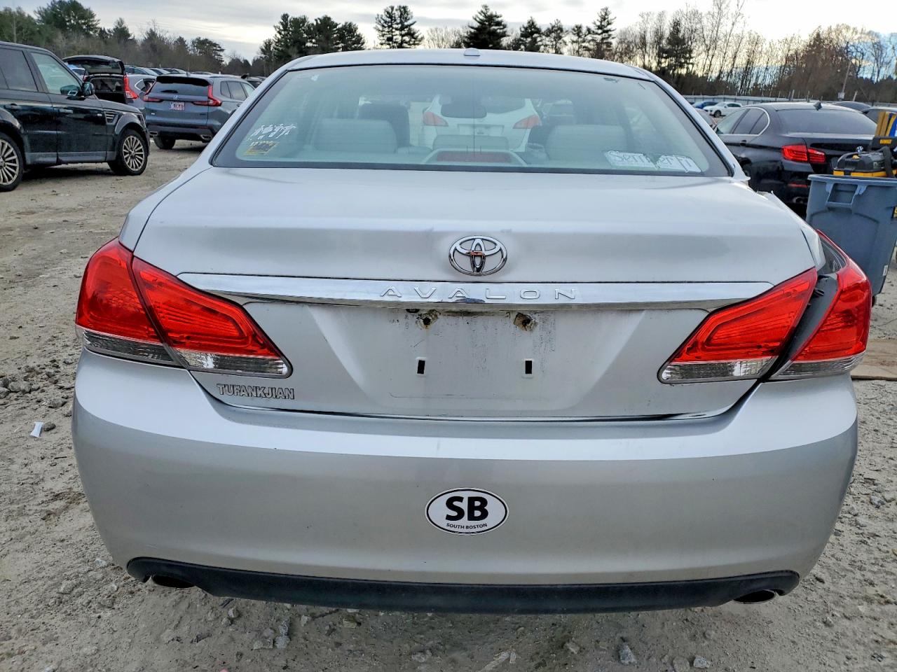 2011 TOYOTA AVALON