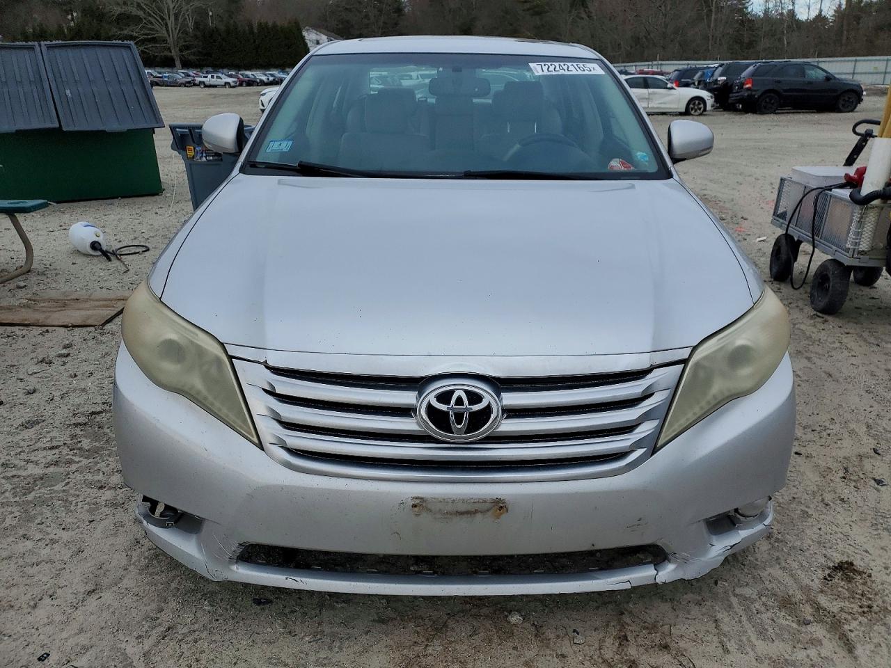 2011 TOYOTA AVALON