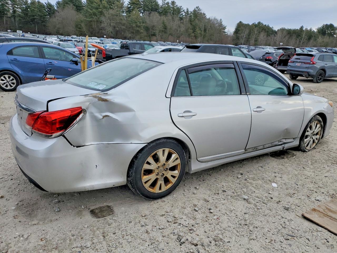 2011 TOYOTA AVALON