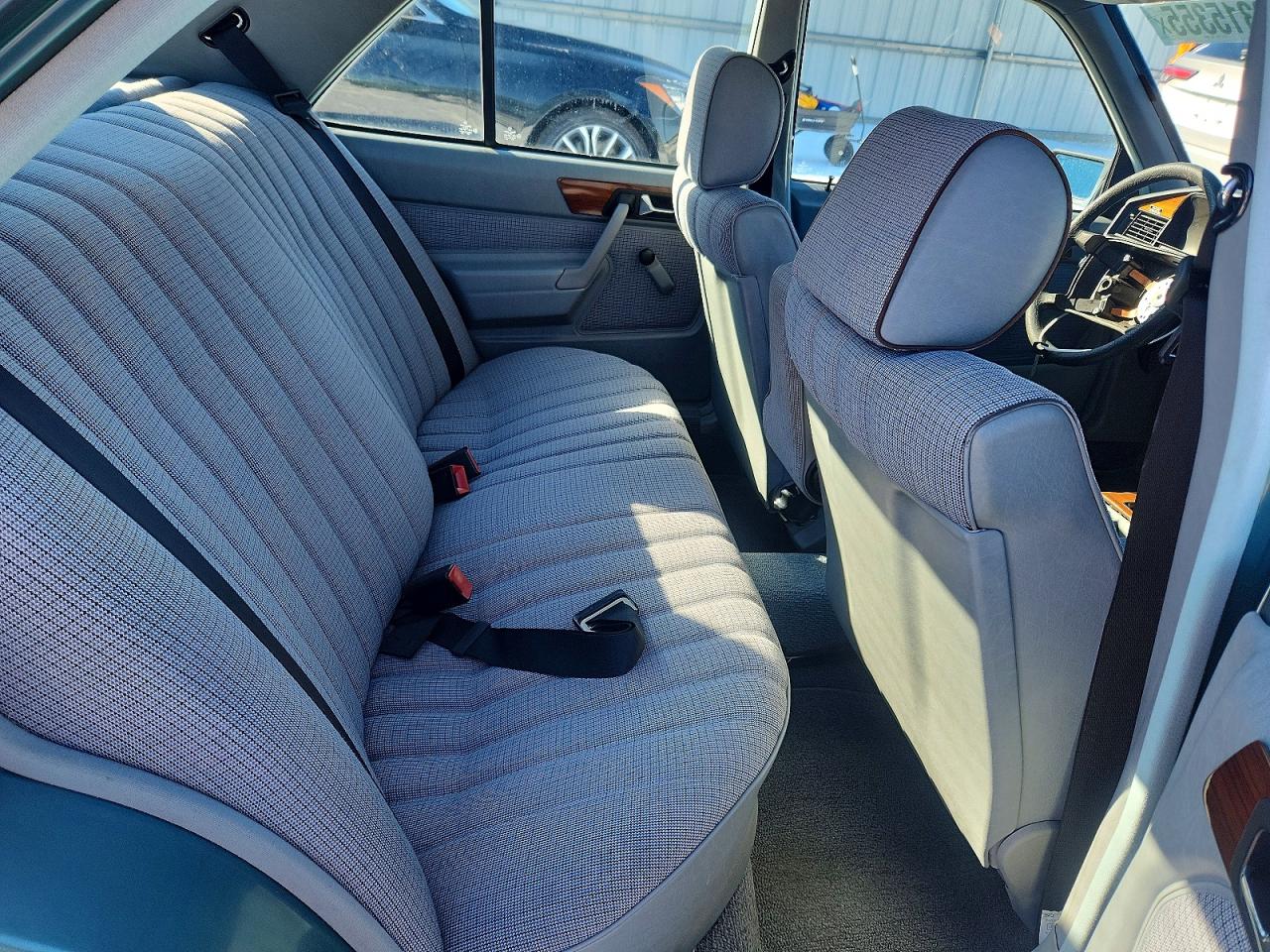 1985 MERCEDES-BENZ 190-CLASS
