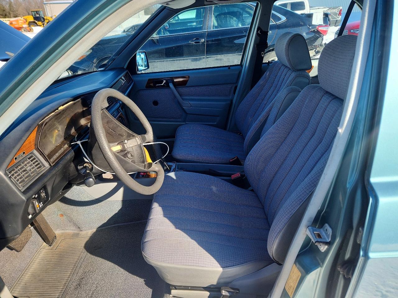 1985 MERCEDES-BENZ 190-CLASS