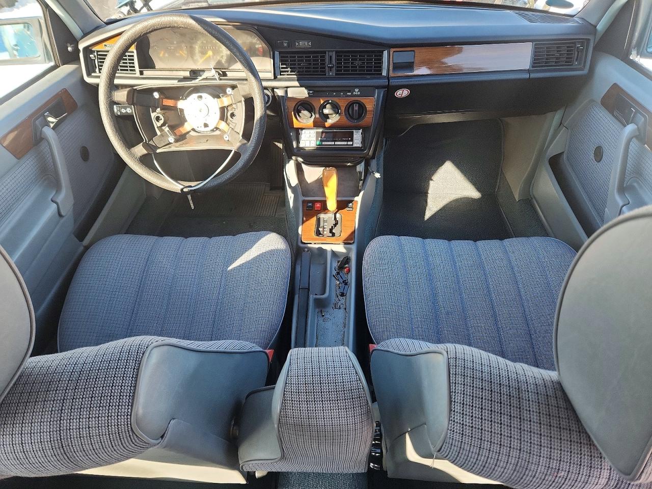 1985 MERCEDES-BENZ 190-CLASS