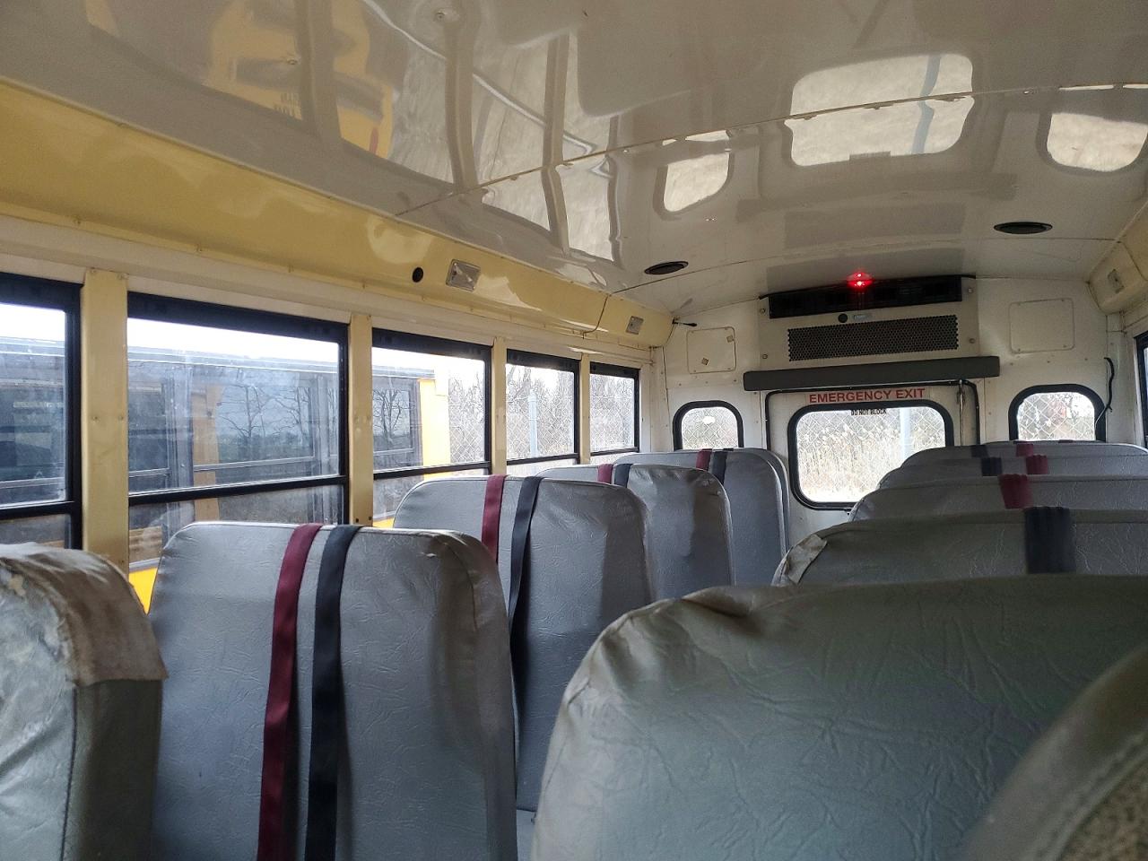 2011 STARTNSBUS SAVANA