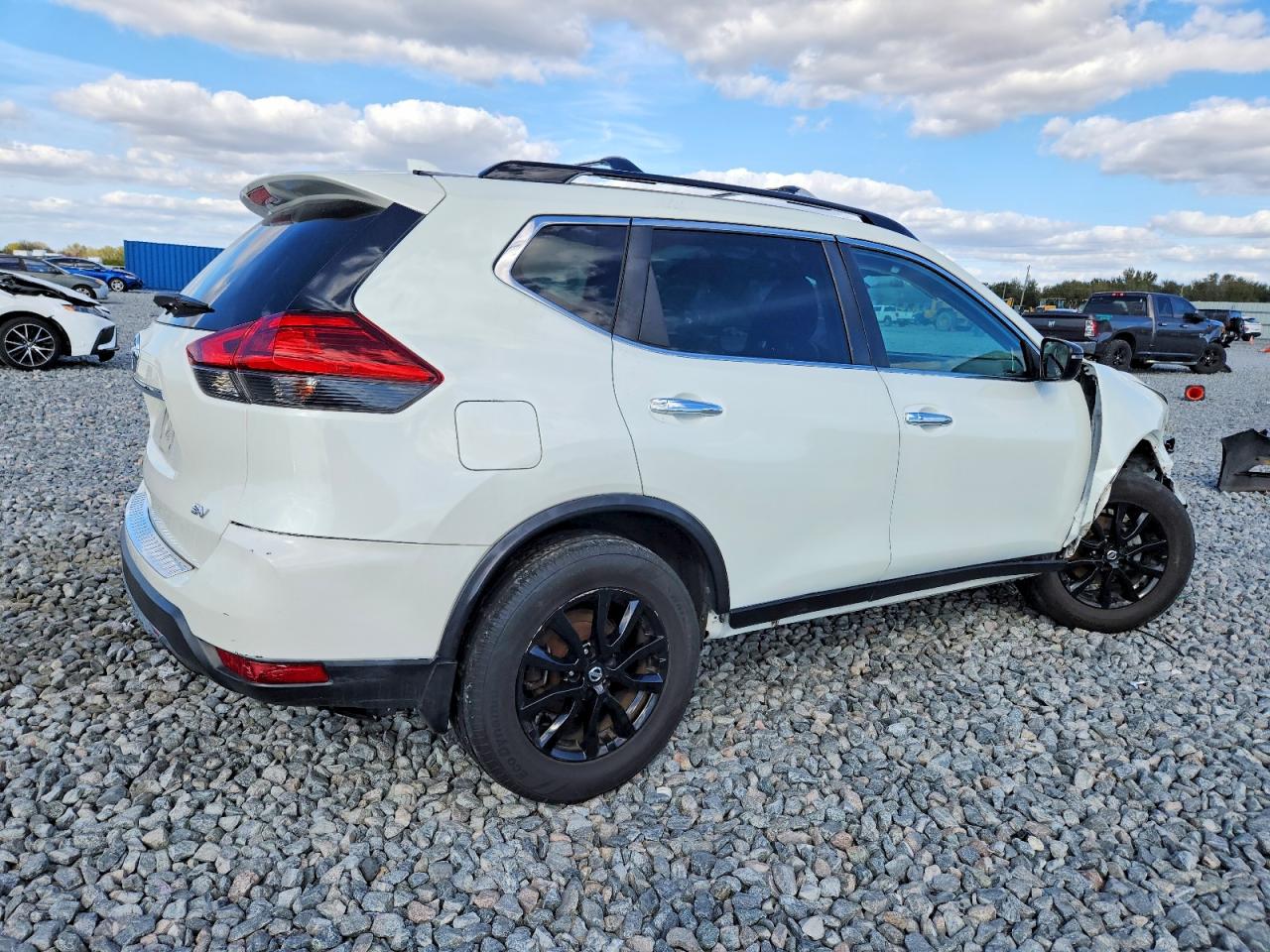 2017 NISSAN ROGUE