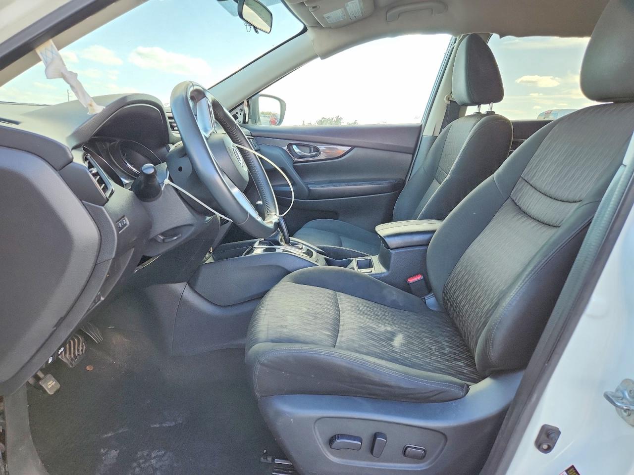2017 NISSAN ROGUE