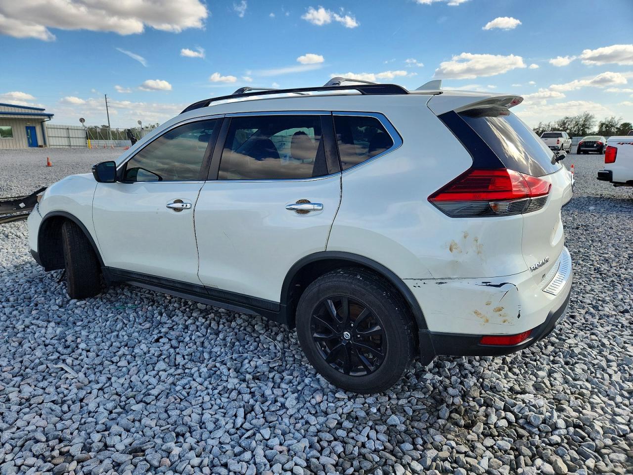 2017 NISSAN ROGUE