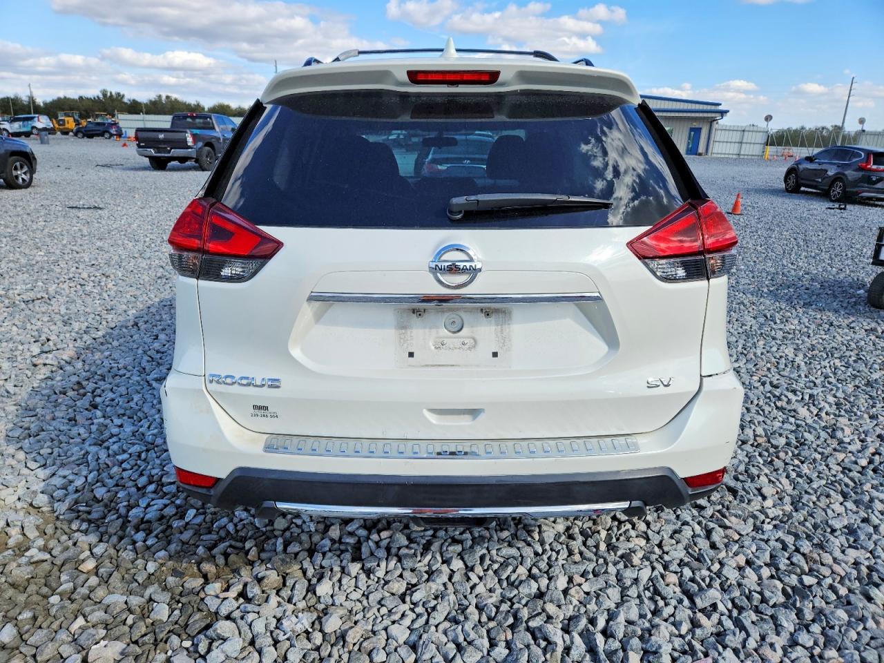 2017 NISSAN ROGUE