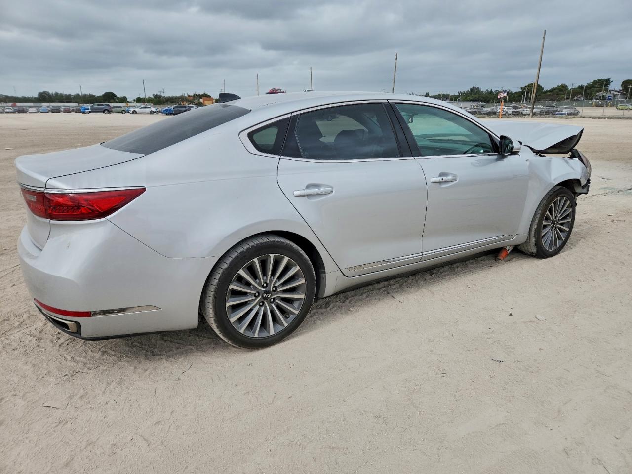 2017 KIA CADENZA