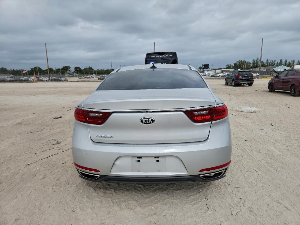 2017 KIA CADENZA