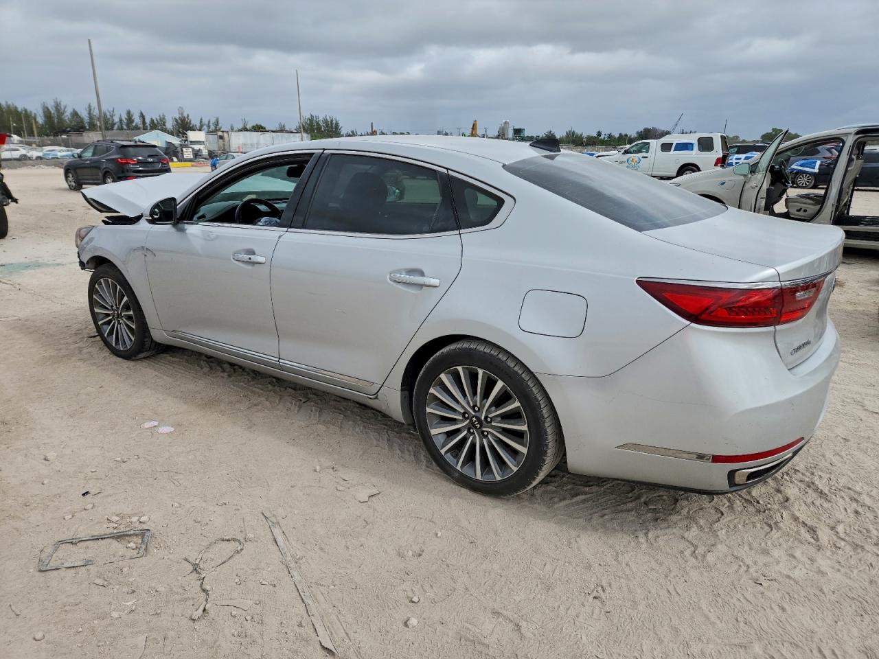 2017 KIA CADENZA