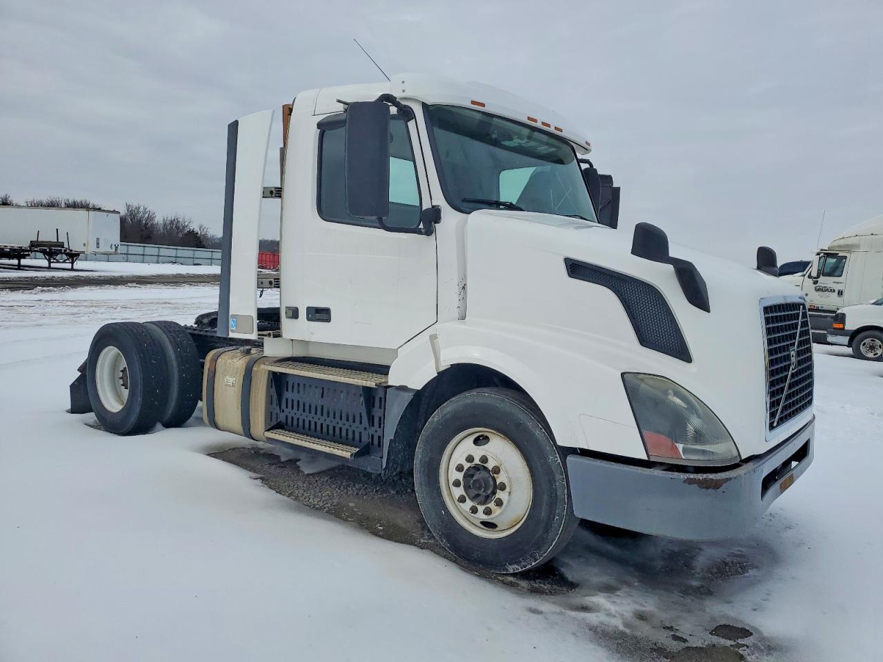 2016 VOLVO VN