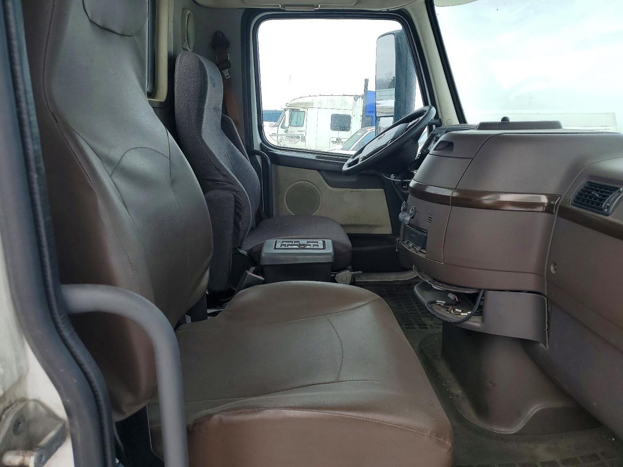2016 VOLVO VN