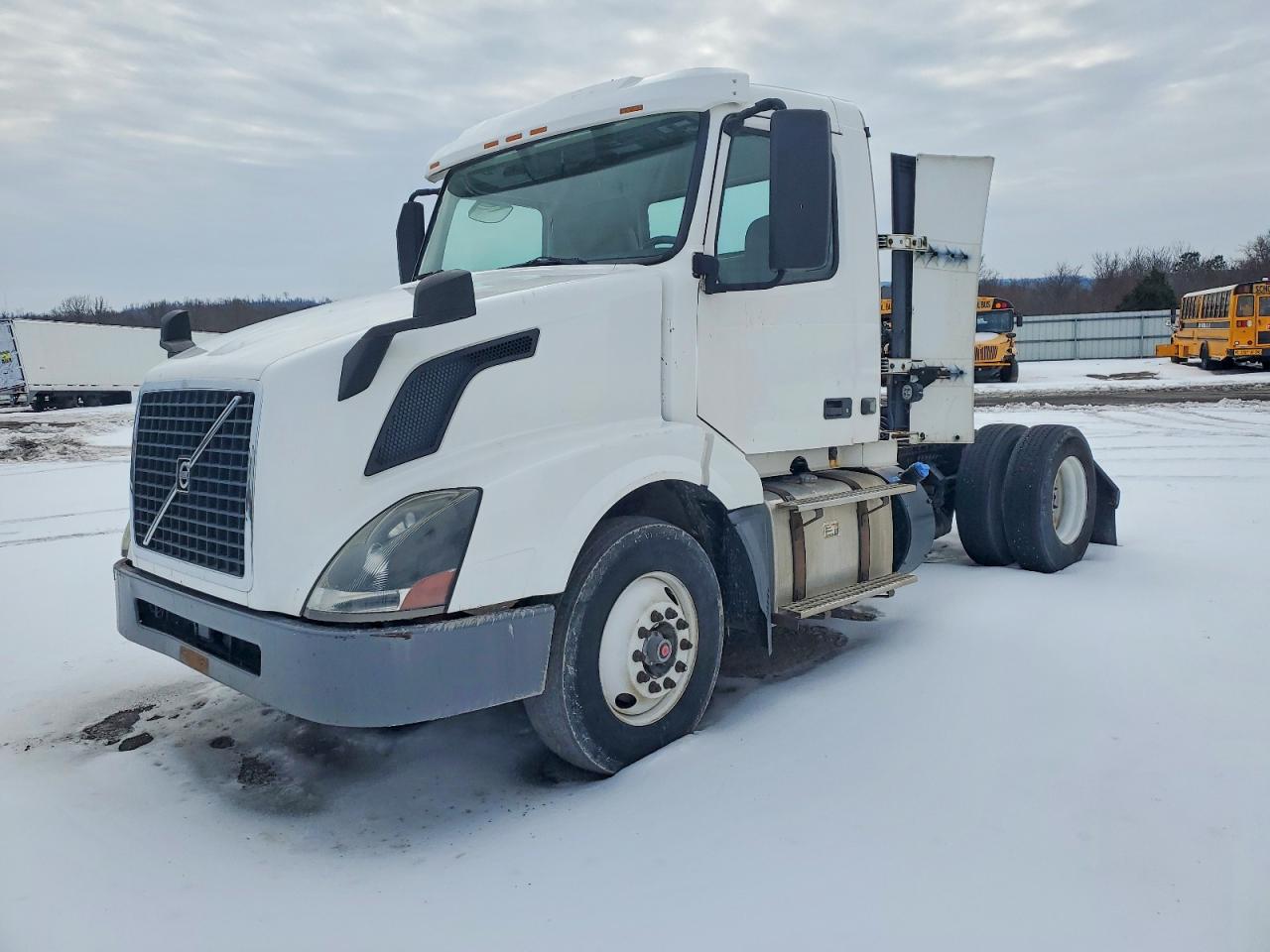 2016 VOLVO VN