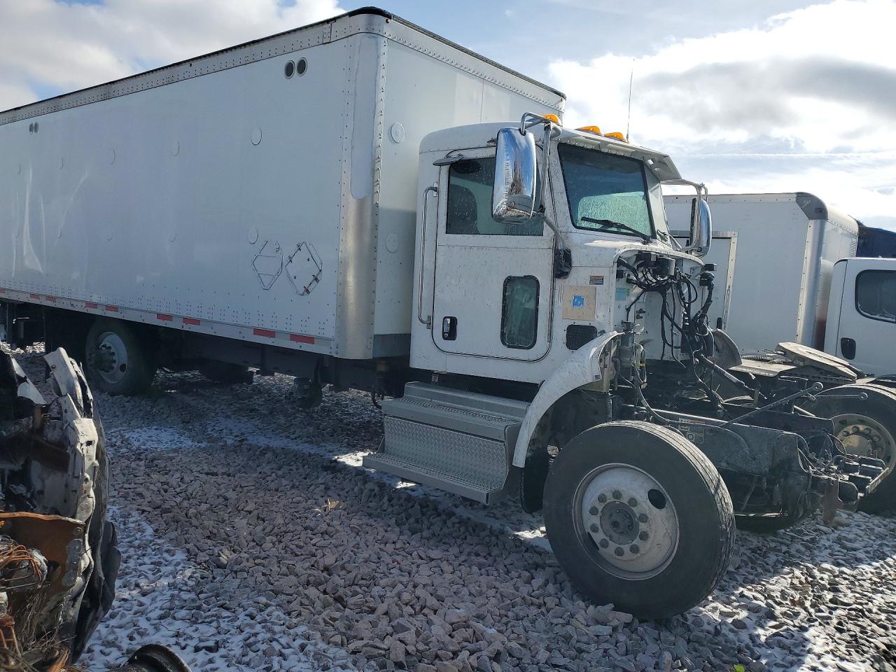 2019 PETERBILT 348