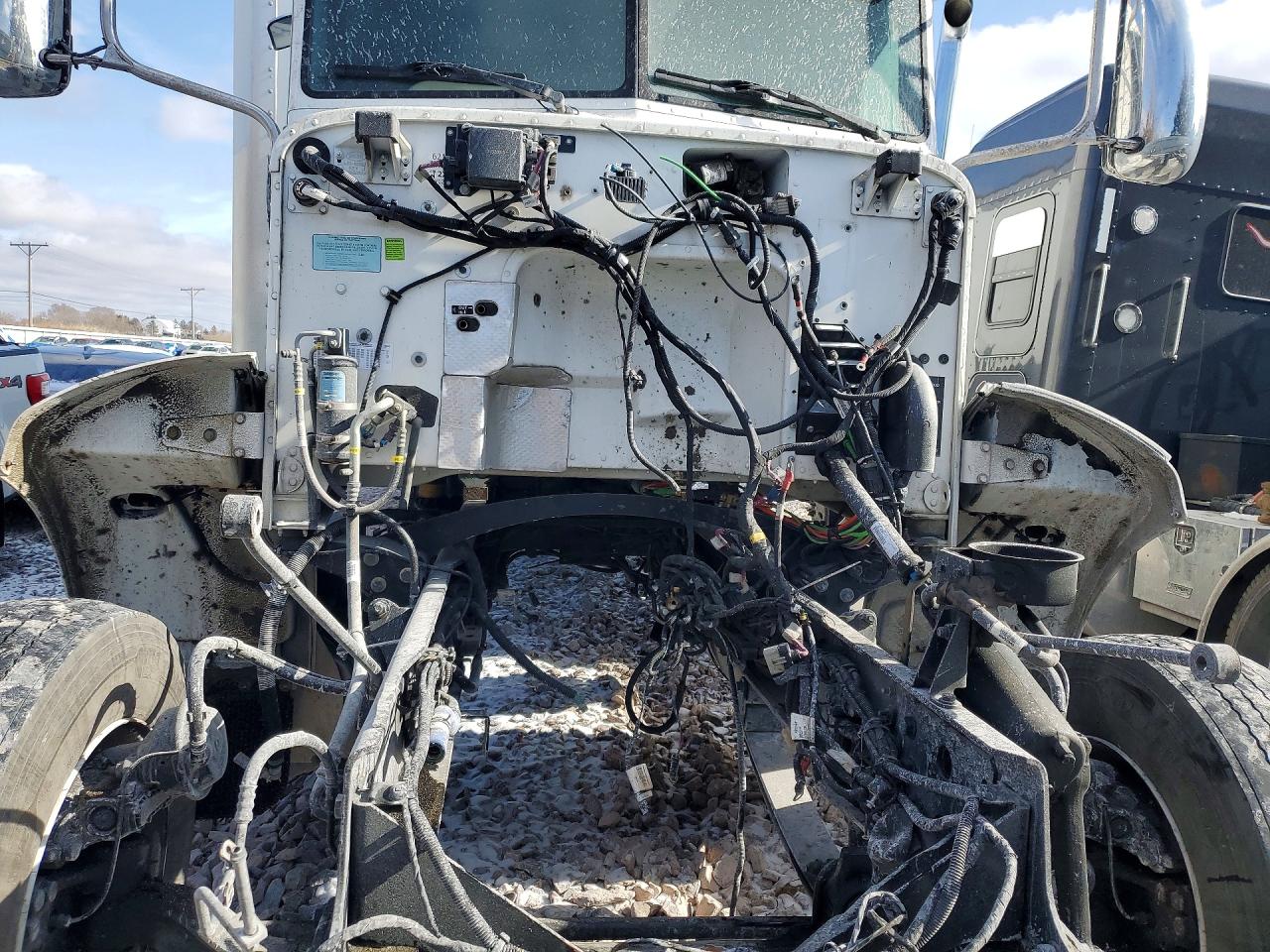 2019 PETERBILT 348