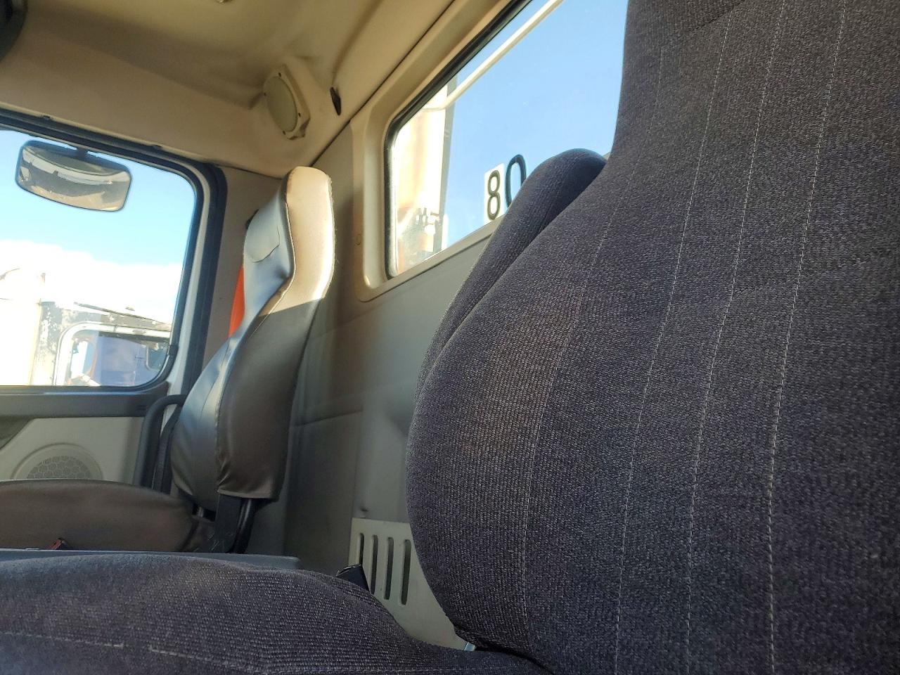 2016 VOLVO VN