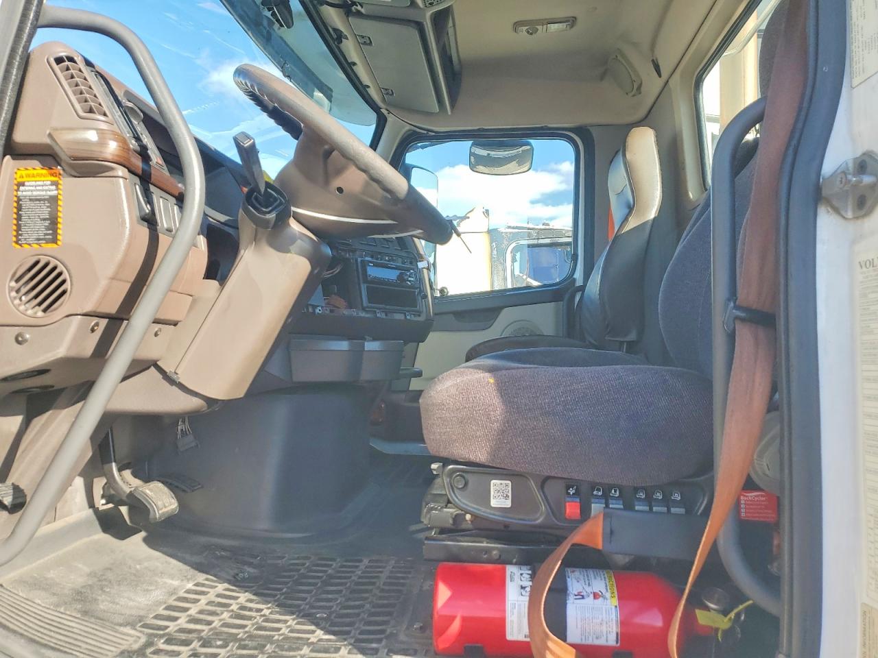 2016 VOLVO VN