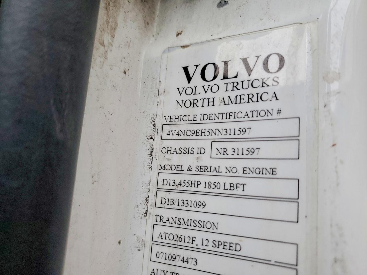 2022 VOLVO VN